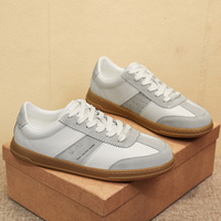 Chaussures de sport allemandes basses personnalisées pour hommes, fournisseur, en cuir de vache noir et blanc, semelle en caoutchouc, baskets décontractées rétro