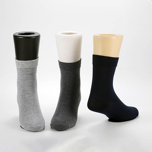 Vente en gros de présentoir en plastique pour chaussettes taille adulte pour hommes présentoir de chaussures mannequin pour pied taille homme - Product Image 4