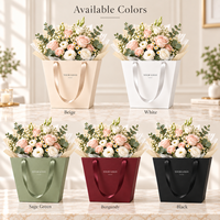 Sacs à fleurs en papier bordeaux avec logo personnalisé et poignées en ruban de satin pour fleuristes, boutiques, mariages, événements, emballage en gros