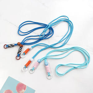 Elegante Porta Cellulare Blu Regolabile a Tracolla con Cordino Rotondo e Due Clip, Pronto per la Spedizione - Product Image 1