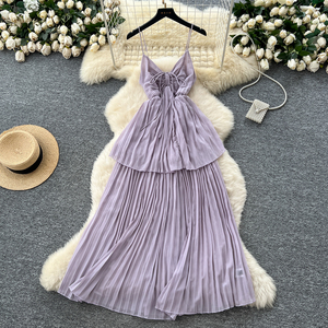 Vestido Largo de Verano con Cuello Halter y Nudo Cruzado, con Abertura Lateral y Diseño que Define la Cintura - Product Image 1