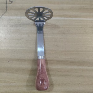 Prensa de acero inoxidable para puré de patatas y batatas con mango engrosado, utensilio de cocina de alta resistencia - Product Image 2