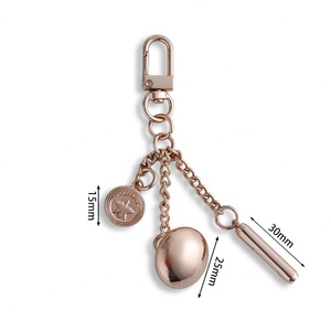 ผลิตและขายส่งจี้โลหะชุบทองแฟชั่นแบบ 3 มิติ พร้อมโลโก้สลักแบบนูนต่ำสำหรับพวงกุญแจ - Product Image 2