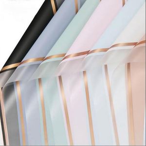 Papier d'emballage pour fleurs en plastique imperméable de style coréen 56*56,5 cm avec bord doré imprimé - Product Image 1