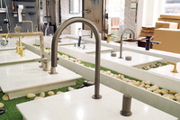Keran Dapur Satu Tuas Model Deck Mount Warna Gun Black dengan Semprotan Tarik Turun