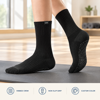 Chaussettes de yoga Studio Grip Flexibles à côtes noires, avec talon antidérapant, couverture directionnelle, construction à bout plat et maille respirante