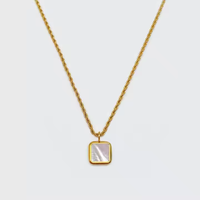 Pendentif géométrique simple Collier pendentif carré en acier inoxydable or 18 carats noir blanc en coquillage
