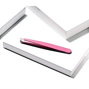 Pinzas para Cejas ASAP Personalizables de Acero Inoxidable con Punta Inclinada, Ecológicas, Clásicas, con Recubrimiento en Polvo Rosa, Embalaje Elegante - Product Image 1
