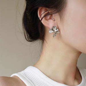 Pendientes <span class=keywords><strong>de</strong></span> <span class=keywords><strong>Diseño</strong></span> Plisados Únicos <span class=keywords><strong>de</strong></span> <span class=keywords><strong>Alta</strong></span> Gama para Mujer, Marcas Populares, Venta al por Mayor, Pendientes Finos y Gruesos para Chicas - Product Image 1