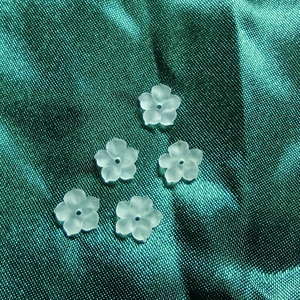 Piedras preciosas sueltas con forma de flor esmerilada, color blanco de cuarzo, hermoso CN, colección de arte - Product Image 3