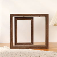 Cadre photo en bois massif fait à la main avec mini lampe suspendue, cadre photo de bureau personnalisable pour la décoration de la maison, OEM ODM bienvenus