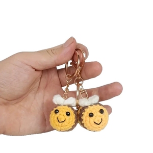Porte-clés en crochet personnalisé avec pendentif abeilles mignonnes, porte-clés porte-bonheur amusant avec abeilles, magnifique pendentif pour femme, cadeau - Product Image 5