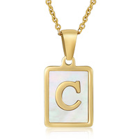 Vente en gros collier vintage Ins Statement en acier inoxydable plaqué or 18 carats rectangle en forme de coquille naturelle collier de lettres initiales A-Z