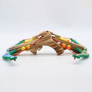 2024 nuovo giocattolo classico fatto a mano arco e freccia per i bambini gioco all'aperto gioco balestra in legno giocattolo arco giocattoli ragazzi e ragazze - Product Image 3