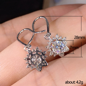 Orecchini a Perno con Ciondolo a Fiore per Donne, Stile Estivo Dolce, Accessori Minimalisti per Uso Quotidiano - Product Image 4