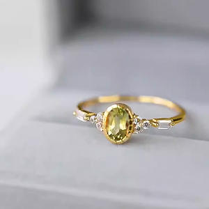 Anillo de Peridoto para Mujer T0463, Gema Natural Ovalada con Engaste de Bisel, Anillos de Compromiso de Moda - Product Image 2