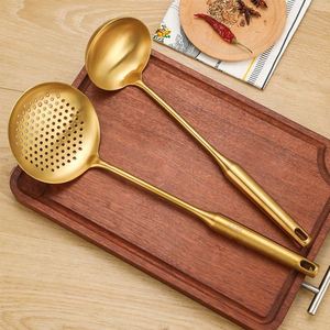 ชุดเครื่องครัวสเตนเลสสตีลคุณภาพสูง Kitchen Master Gold 6 ชิ้น ประกอบด้วยตะหลิว ทัพพี ช้อนตักซุป ตะหลิวพลิกอาหาร ที่คีบอาหาร ทนทาน ใช้กับเครื่องล้างจานได้ - Product Image 4
