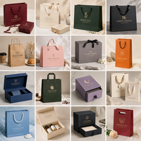 Sac cadeau rigide en papier d'art de luxe personnalisé avec poignée en ruban sans bordure pour emballage de boutique