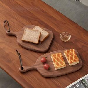 Assiette à dîner en bois de noyer noir, ensemble de vaisselle en bois massif, assiette à collation avec sangle en cuir pour la restauration - Product Image 3