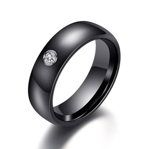 Bague en céramique noire et blanche avec diamant de 6 mm, taille brillant rond, bijoux de mariage unisexe - Product Image 2