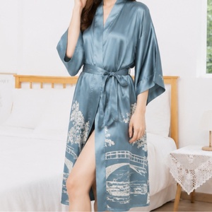 Robe de Nuit en Satin Élégante et Respirante à Motif Personnalisé pour <span class=keywords><strong>Femme</strong></span>, Grande Taille, <span class=keywords><strong>Kimono</strong></span> Soyeux Imprimé pour Mariée - Product Image 4