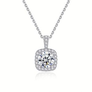 Ensemble de bijoux classiques en moissanite plaqué rhodium avec boucles d'oreilles à griffes en argent sterling 925, vente en gros - Product Image 2