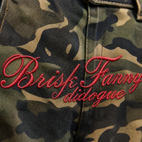 Jean large taille haute en denim premium pour femme, style Gorpcore gothique camouflage, respirant, coupe ample, avec empiècements en maille rouge contrastante, idéal pour l'été