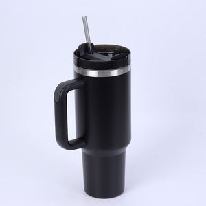 Gobelet isotherme en acier inoxydable noir mat avec grande poignée et couvercle à paille rabattable, tasse de voyage thermique, impression personnalisée disponible - Product Image 4