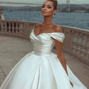 LY-WD0249 Robe de Mariée Bal Nuptial Jupe de Mariée Satin Épaules Dénudées Col en V Sans Manches Traîne Brosse Sexy Élégante Blanc Ivoire - Product Image 3
