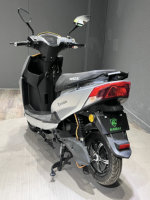 Nouveau style de moto électrique légère double moteur scooter électrique 2000w Ckd 2 roues vélo adulte Moto Elektro Motorrad pou