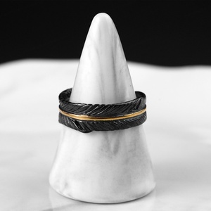 Conjunto de Joyería de Acero Inoxidable, Estilo Hip Hop, Anillo Personalizado con Plumas para Hombre, Conjunto de Anillos y Brazalete de Acero Inoxidable - Product Image 4