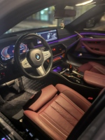 BMW 530Li M Sport 2.0T Turbo 245HP d'occasion 2025, berline à propulsion arrière, conduite à gauche, sièges en cuir, intérieur foncé, jantes R19, pour exportation mondiale