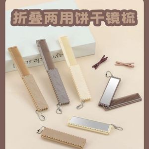 Miroir de maquillage pliable mini carré mignon, portable et compact pour les voyages et l'usage quotidien - Product Image 3
