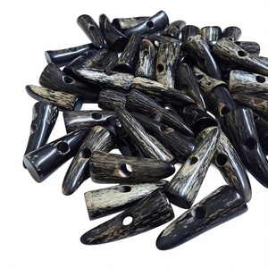 Bouton à boucle en corne naturelle polie, fait main, écologique et de qualité supérieure, avec fermeture en corne de buffle pour vêtements et articles en cuir - Product Image 6