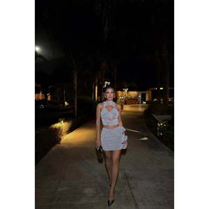 ชุดกางเกงขาสั้นสองชิ้นสีเทาสำหรับผู้หญิง เสื้อมีฮู้ดและกางเกงขาสั้นเหนือเข่าสำหรับฤดูใบไม้ร่วง ทรงหลวม - Product Image 3