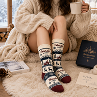 Chaussettes d'hiver unisexes de style nordique en coton 32S de qualité supérieure, chaussettes jacquard à haute densité 200N pour cadeau et souvenir