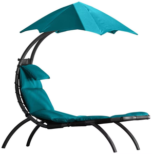 Verscheidenheid Aan Kleuren Halvemaanvormige Hangende Ligstoelen Met Zonneschermen Verdikte Hoofdsteunen Zitkussens En Metalen Beugels
