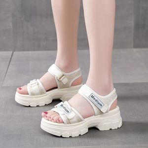 Sandalias de verano elegantes para mujer con suela gruesa, cierre de hebilla <span class=keywords><strong>en</strong></span> <span class=keywords><strong>el</strong></span> dedo, parte superior de PU, suela de goma, de una tira, con plataforma y suela blanda. - Product Image 3