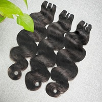 Lots de Cheveux Humains Indiens Bruts Ondulés Non Traités 30 Pouces, Cuticules Alignées, Vente en Gros