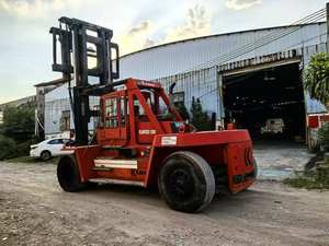 Chariot élévateur diesel d'occasion Kalmar TCM FD300, 30 tonnes, pour levage de conteneurs et palettes - Product Image 2