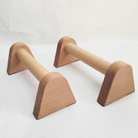 Parallettes en bois pour l'entraînement en force de la callisthénie