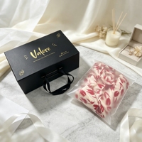 Boîte cadeau magnétique noire de luxe avec logo personnalisé, boîte pliante aimantée avec poignée en ruban pour produits cosmétiques et beauté