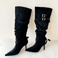 Bottes hautes à boucle et à talon fin pour femme, style urbain, bout pointu, collection Hiver 2027