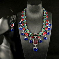 Nouveau collier polyvalent pour femme, élégant et haut de gamme, orné de pierres de strass exquises et de feuilles colorées, style industriel lourd.