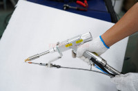 Prix d'usine 3000w 4 en 1 Machine de soudage au laser à fibre portative pour le nettoyage des métaux Refroidissement par eau Élimination de la rouille au laser 4 en 1