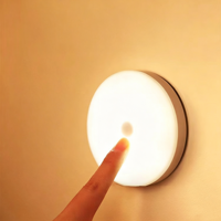 Lampu Malam Sensor Gerak Isi Ulang Portabel Magnetik Dapat Dipasang di Dinding LED Cahaya Putih Hangat untuk Lemari Kabinet Kamar Tidur