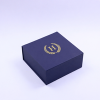 Boîte rigide en forme de livre avec fermeture magnétique bleu marine de luxe personnalisée avec du papier de soie pour l'emballage de cosmétiques haut de gamme