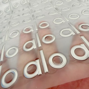 Etiqueta de Cuentas de Goma Lavables Personalizadas, Parche de Goma Termoadhesivo 3D de Alta Calidad, Logotipo Impermeable y Suave para Camisetas - Product Image 2