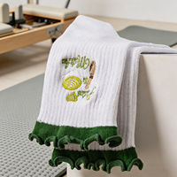 Chaussettes de yoga personnalisées en gros, chaussettes de sport respirantes antidérapantes en coton pour le ballet et le Pilates avec volants