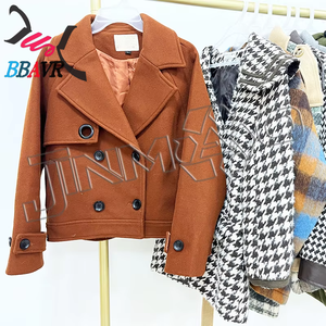 เสื้อโค้ทลายสก็อตหรูหราขายส่งแบบยกมัด เสื้อโค้ทขนสัตว์แบบหน้าเดียวสั้นๆ มือสองสำหรับผู้หญิง คละแบบ - Product Image 6